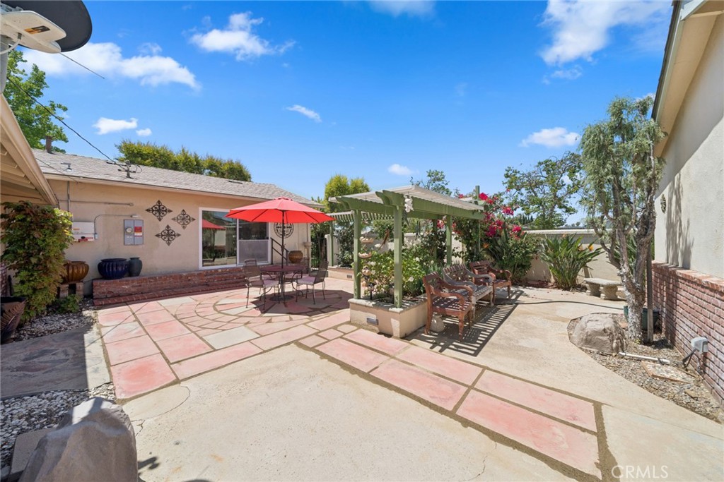 315 E Wilson