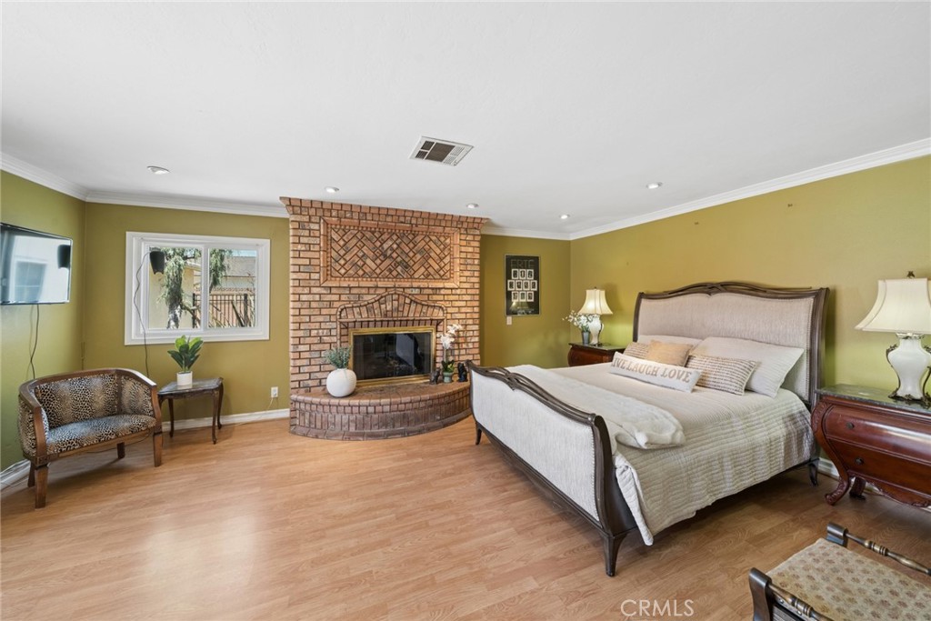 315 E Wilson