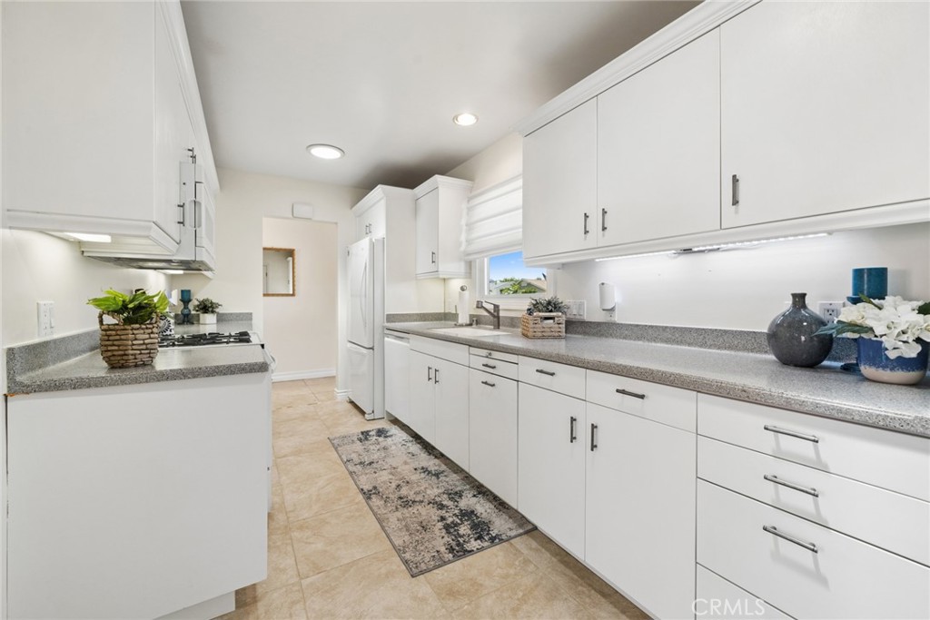 315 E Wilson