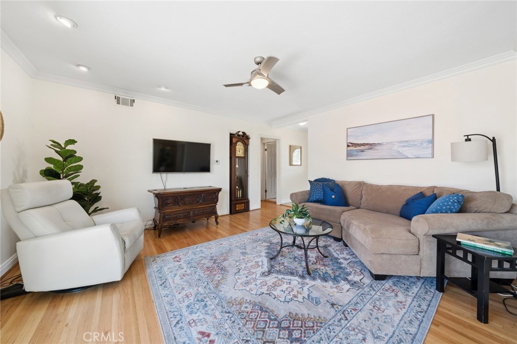 315 E Wilson