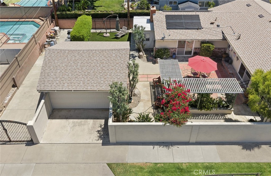 315 E Wilson
