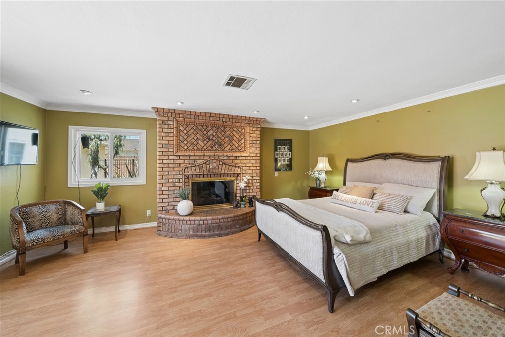 315 E Wilson