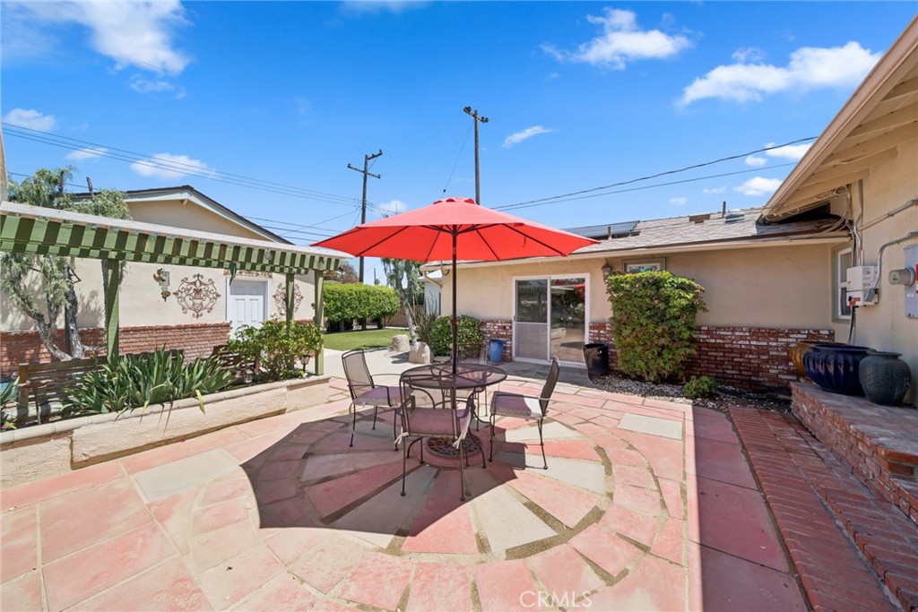 315 E Wilson