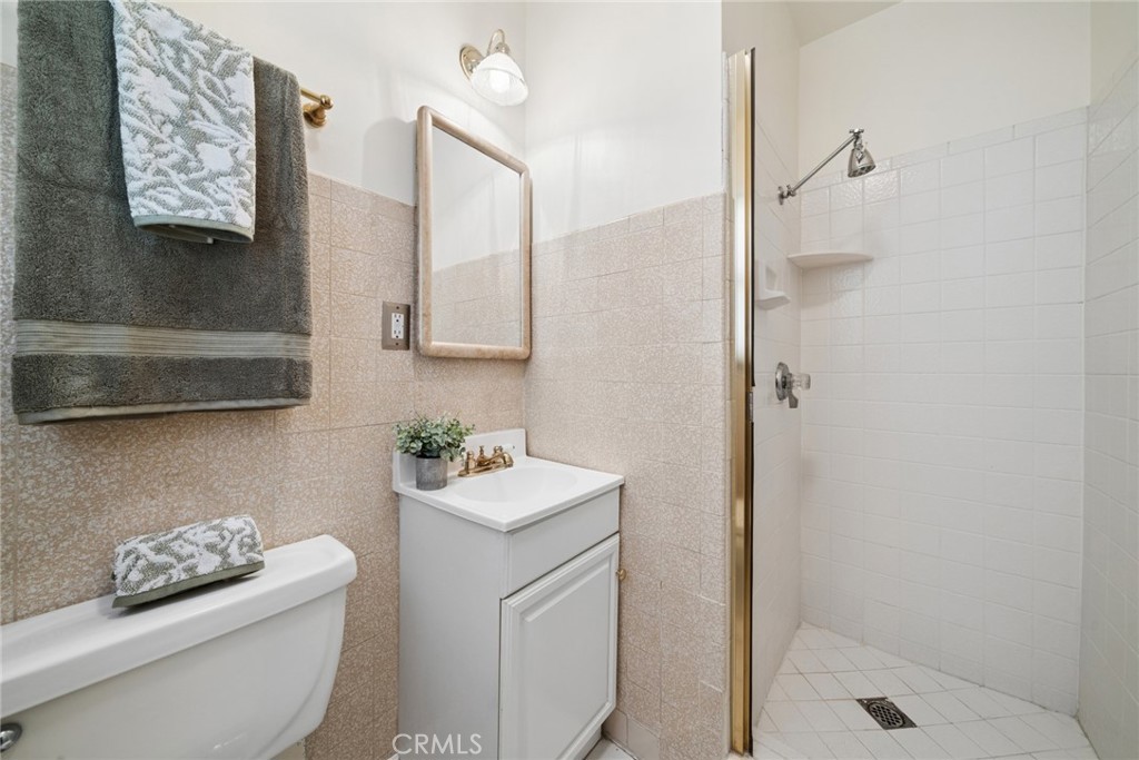 315 E Wilson