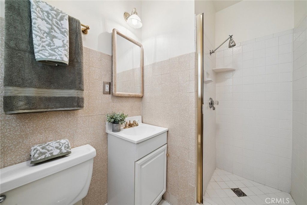315 E Wilson