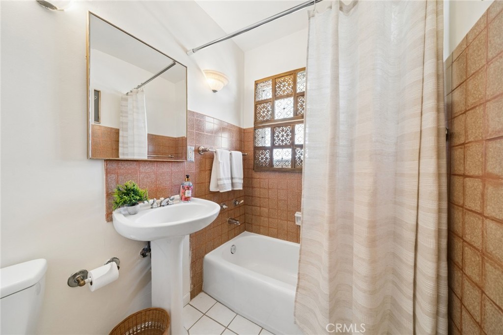 315 E Wilson
