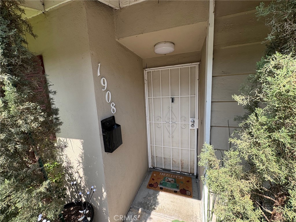 1908 E Rose Avenue