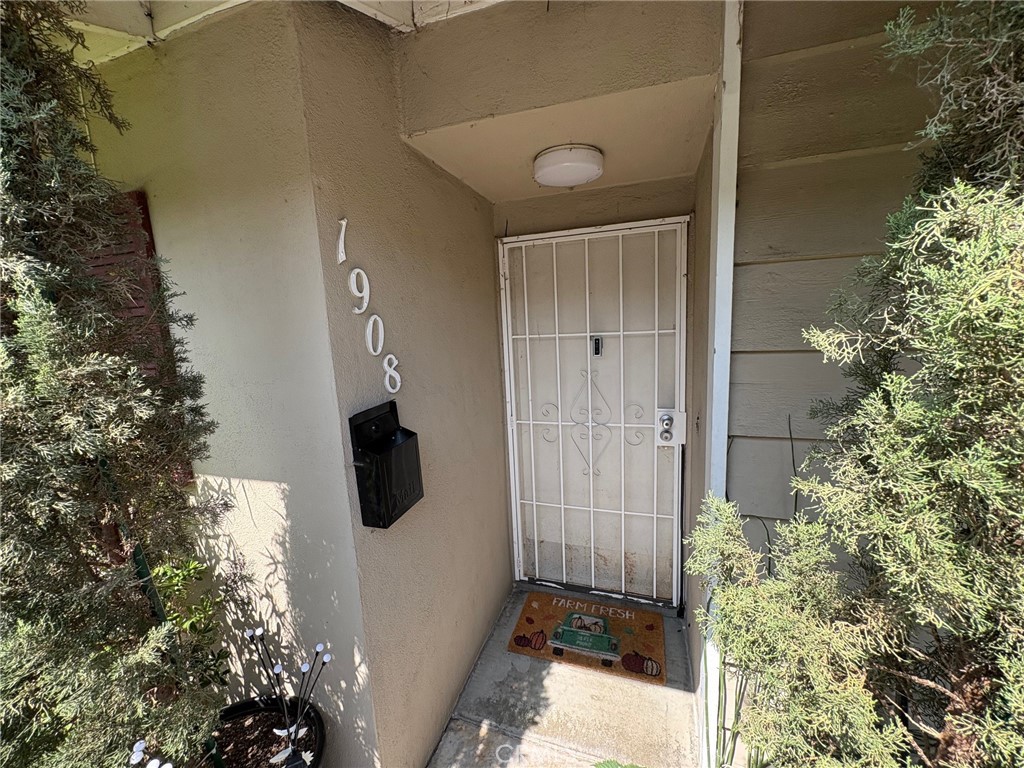 1908 E Rose Avenue