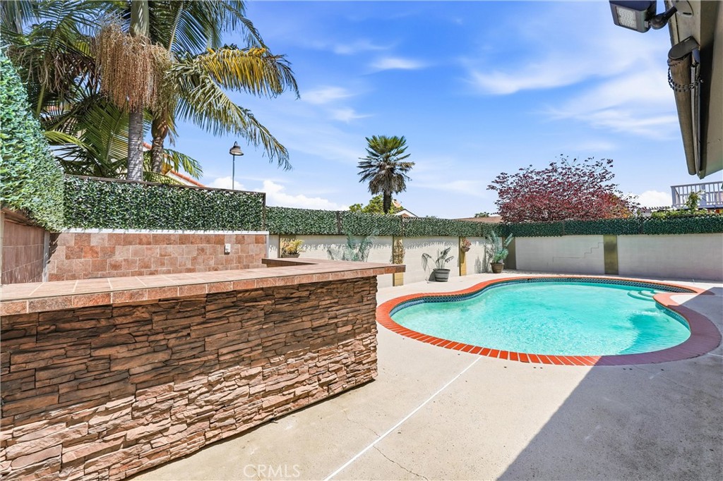 6009 E Calle Cedro