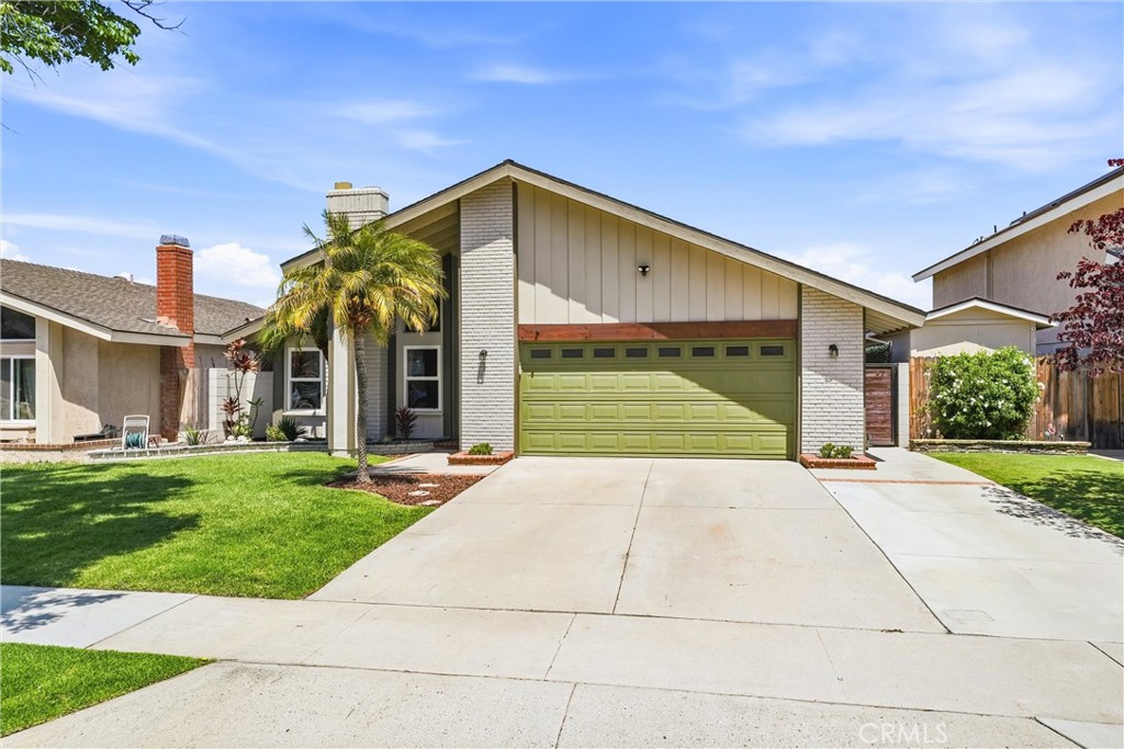 6009 E Calle Cedro