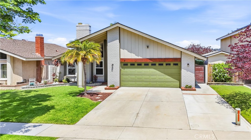 6009 E Calle Cedro