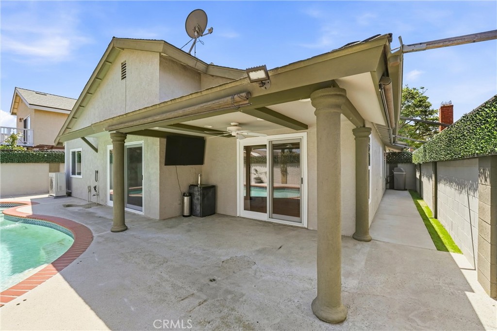 6009 E Calle Cedro