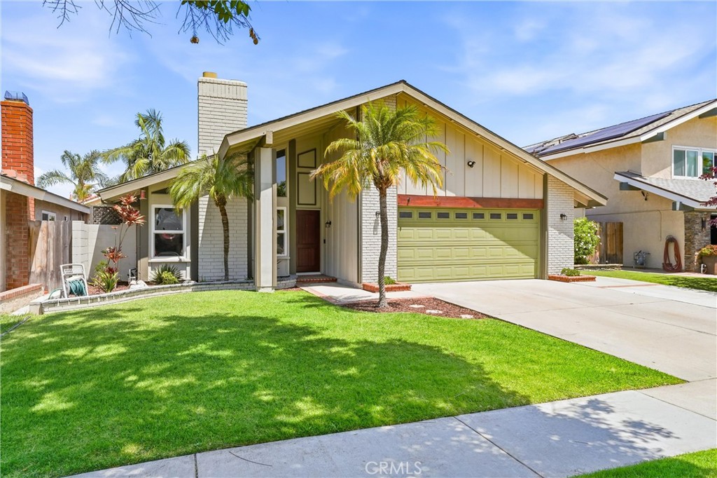 6009 E Calle Cedro