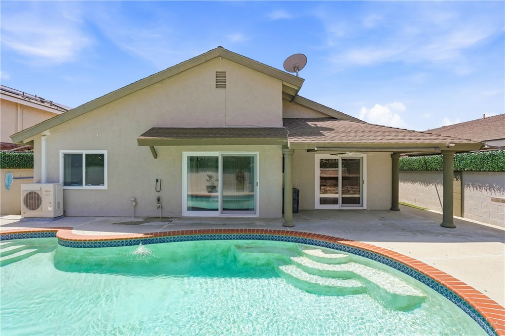 6009 E Calle Cedro