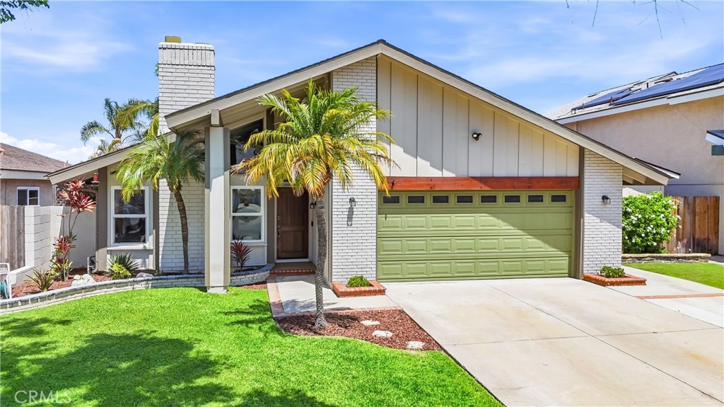 6009 E Calle Cedro