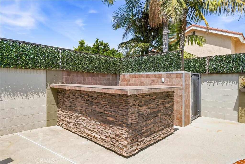 6009 E Calle Cedro