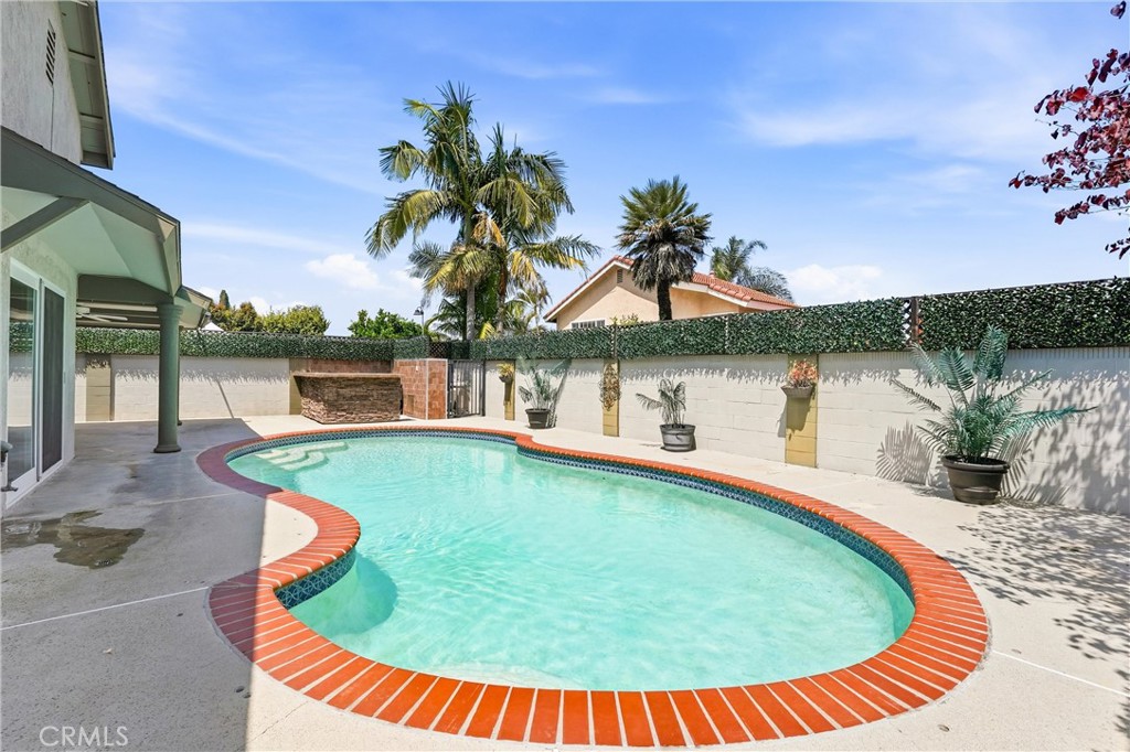 6009 E Calle Cedro