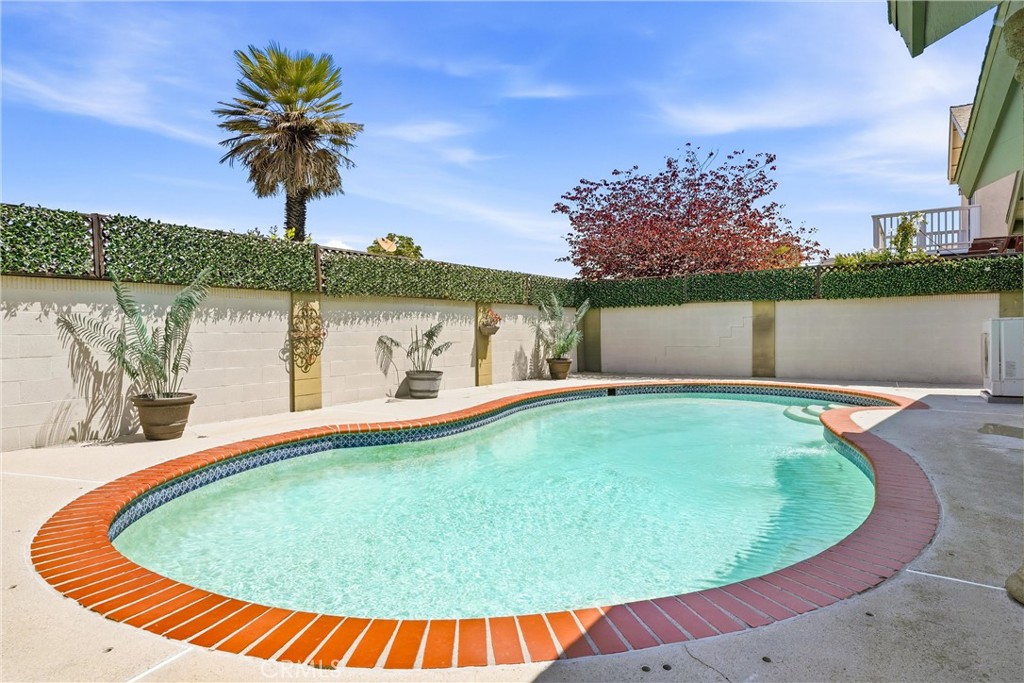 6009 E Calle Cedro