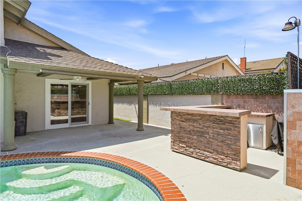 6009 E Calle Cedro