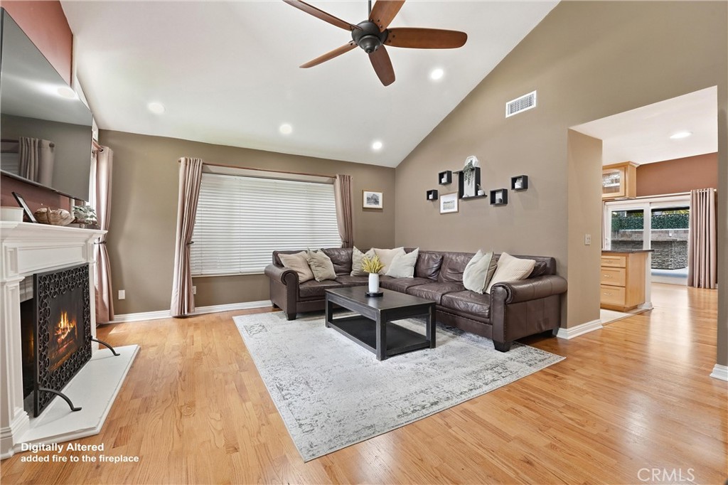 6009 E Calle Cedro