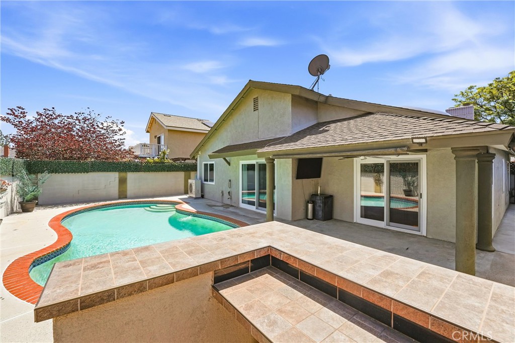 6009 E Calle Cedro