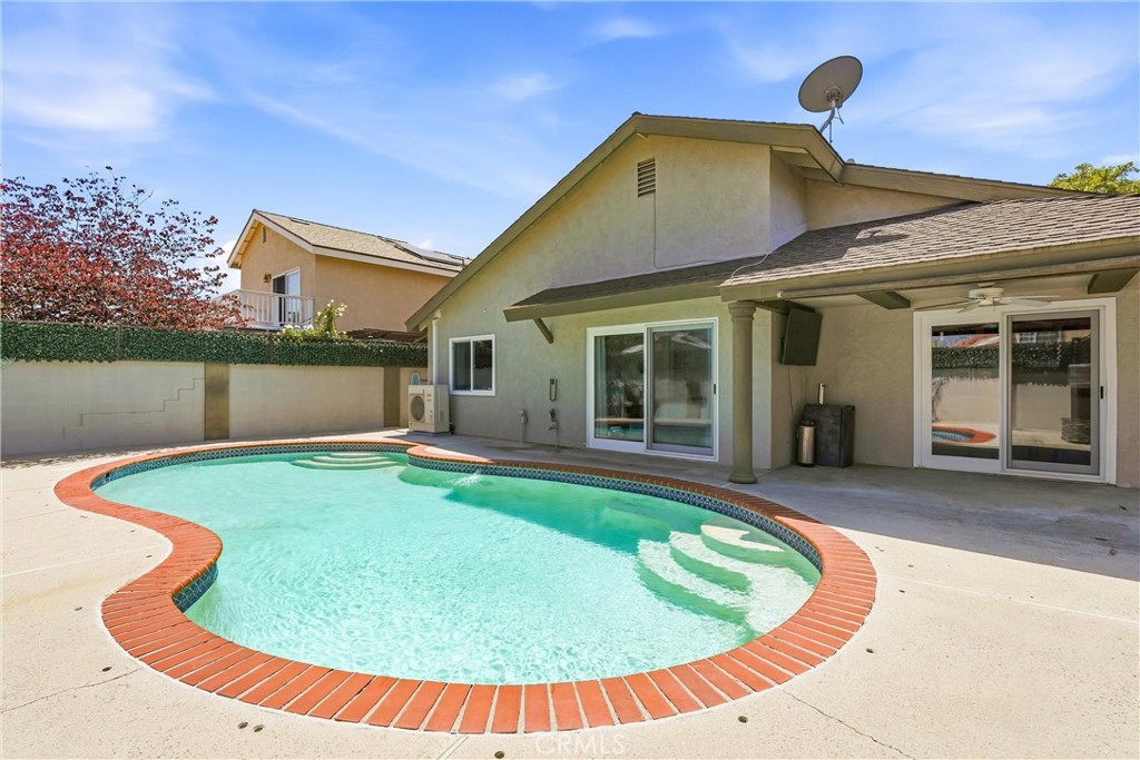 6009 E Calle Cedro