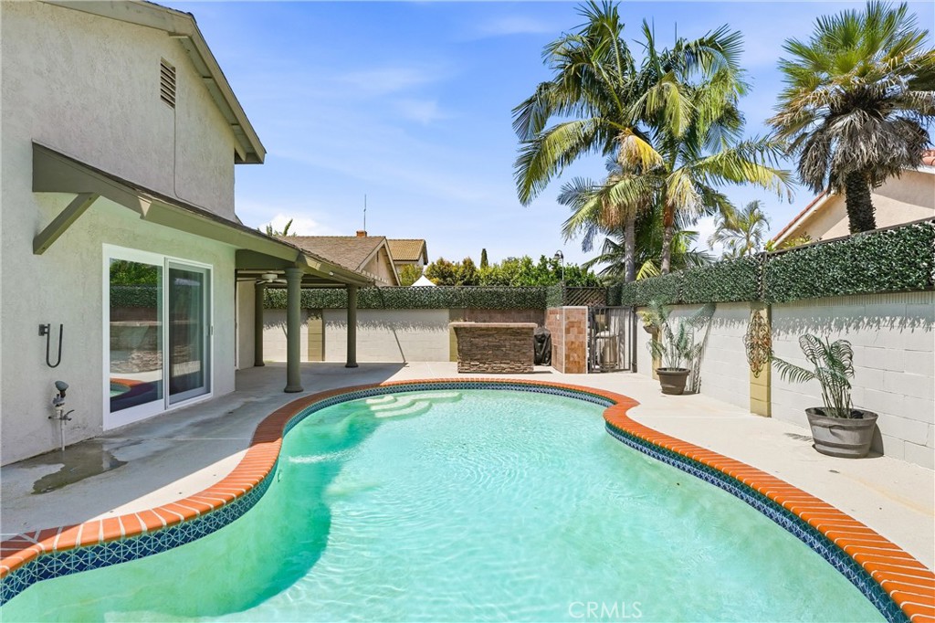 6009 E Calle Cedro