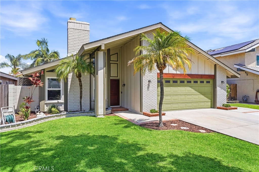 6009 E Calle Cedro