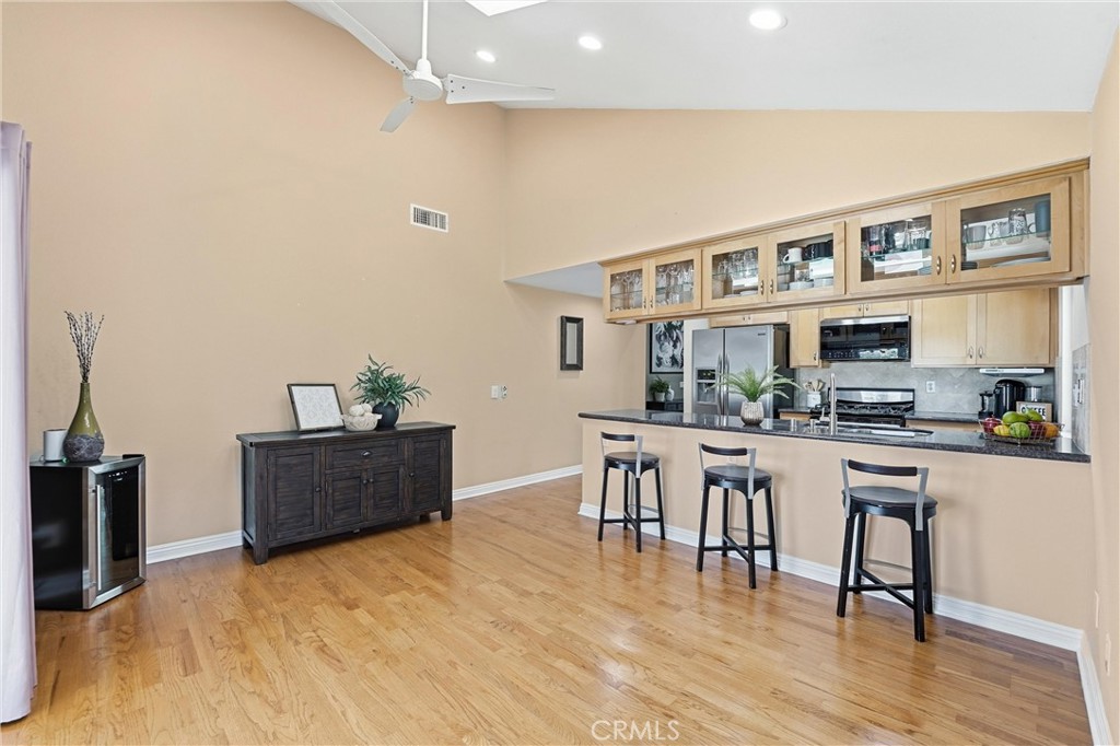 6009 E Calle Cedro