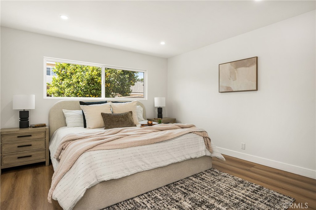 5202 Del Sur Circle