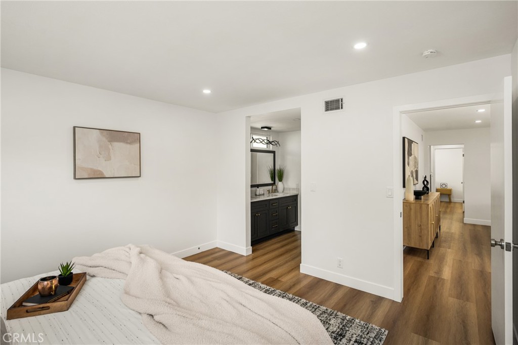 5202 Del Sur Circle