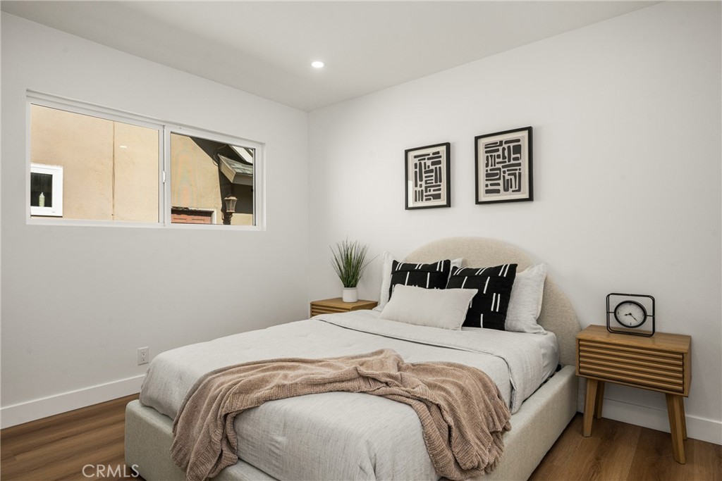 5202 Del Sur Circle