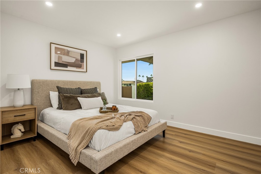 5202 Del Sur Circle