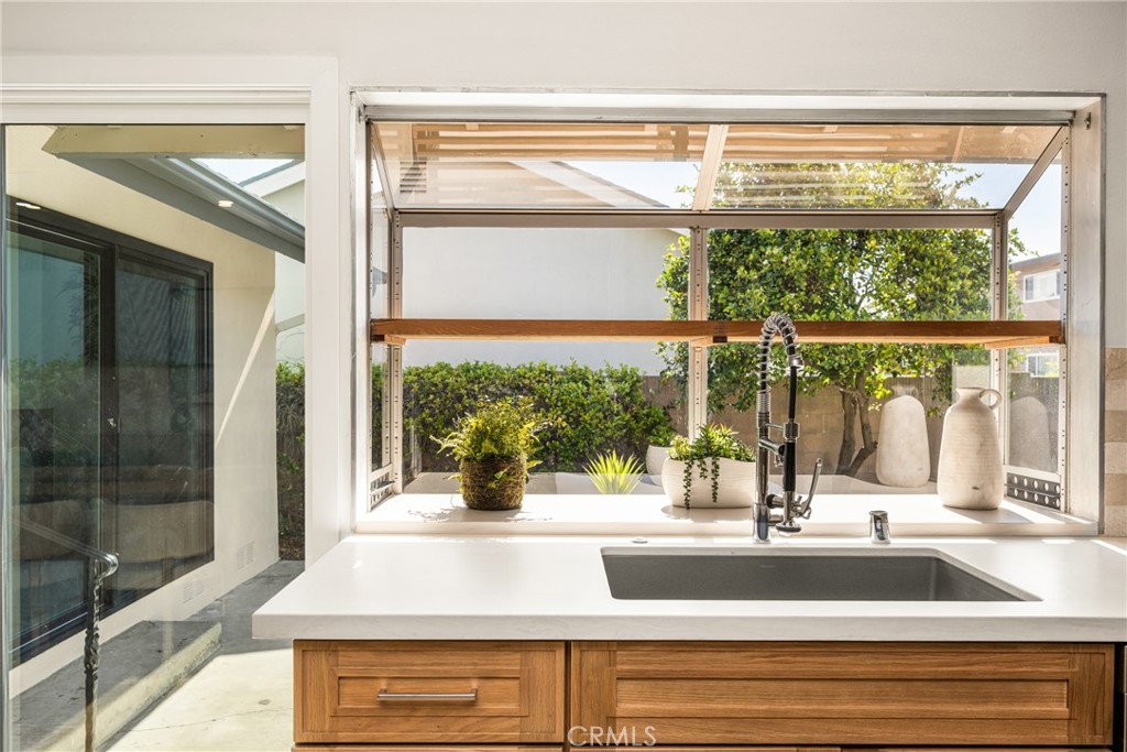5202 Del Sur Circle