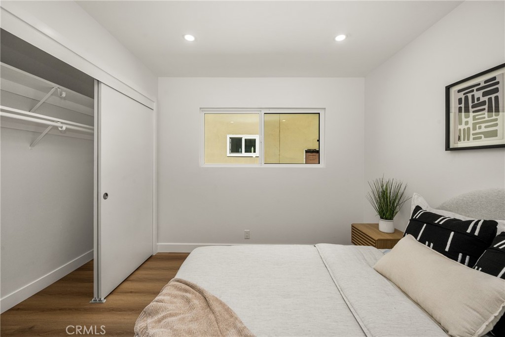 5202 Del Sur Circle