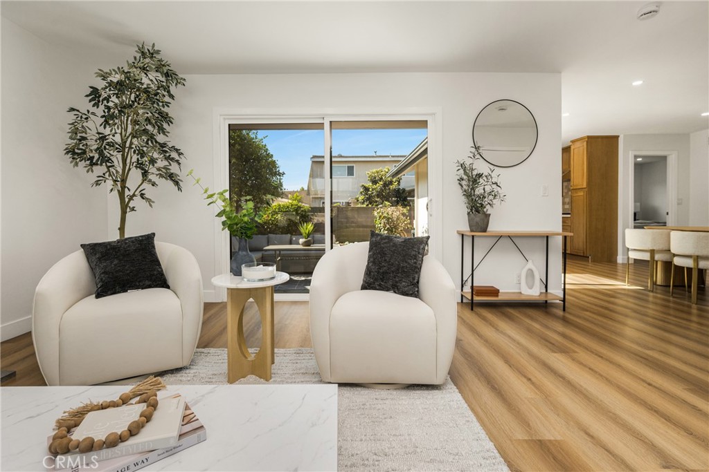 5202 Del Sur Circle