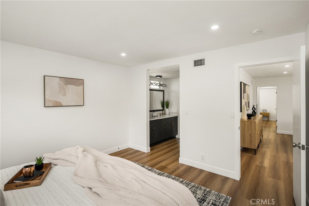 5202 Del Sur Circle