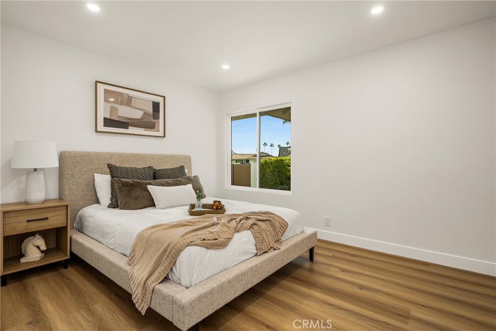 5202 Del Sur Circle