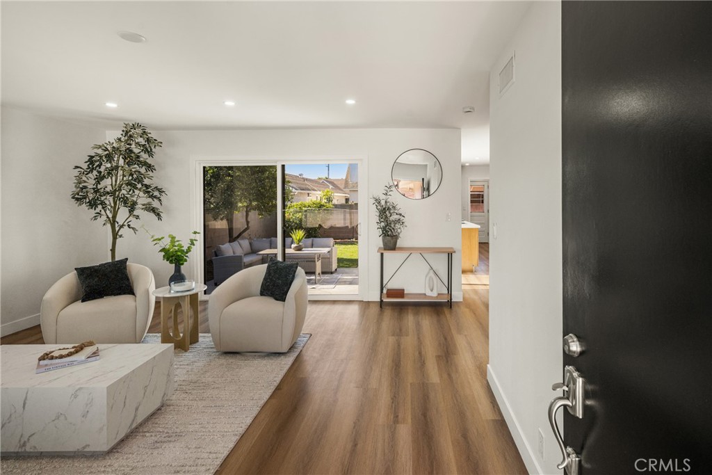 5202 Del Sur Circle