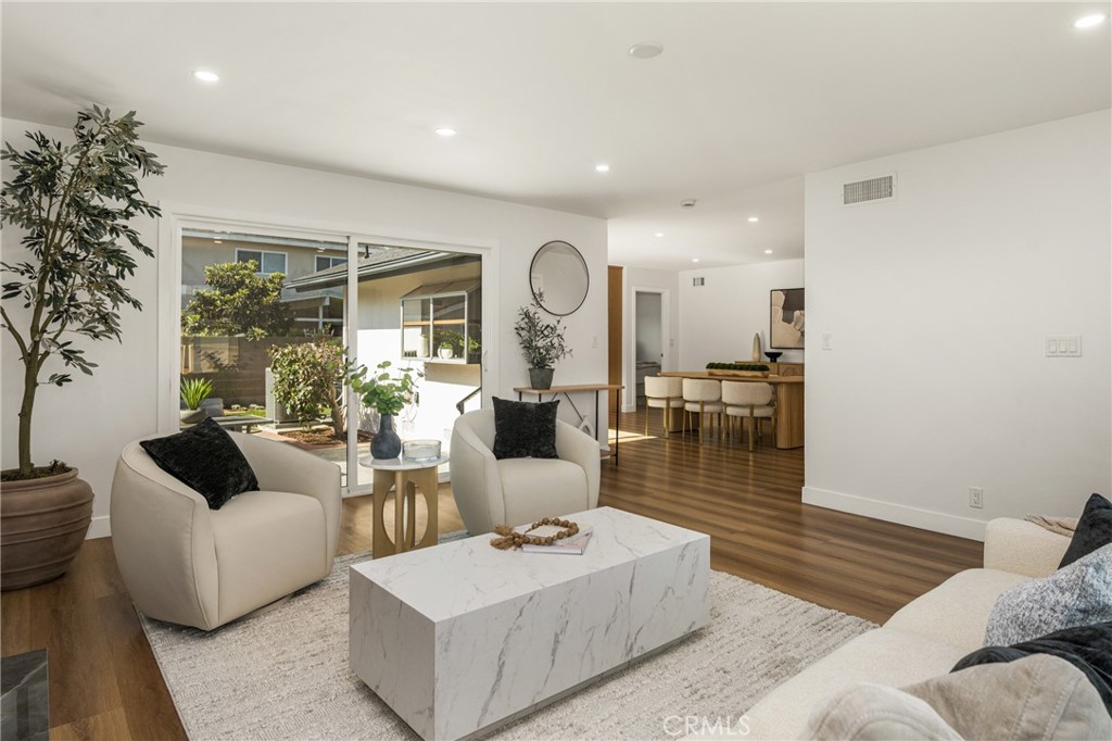 5202 Del Sur Circle