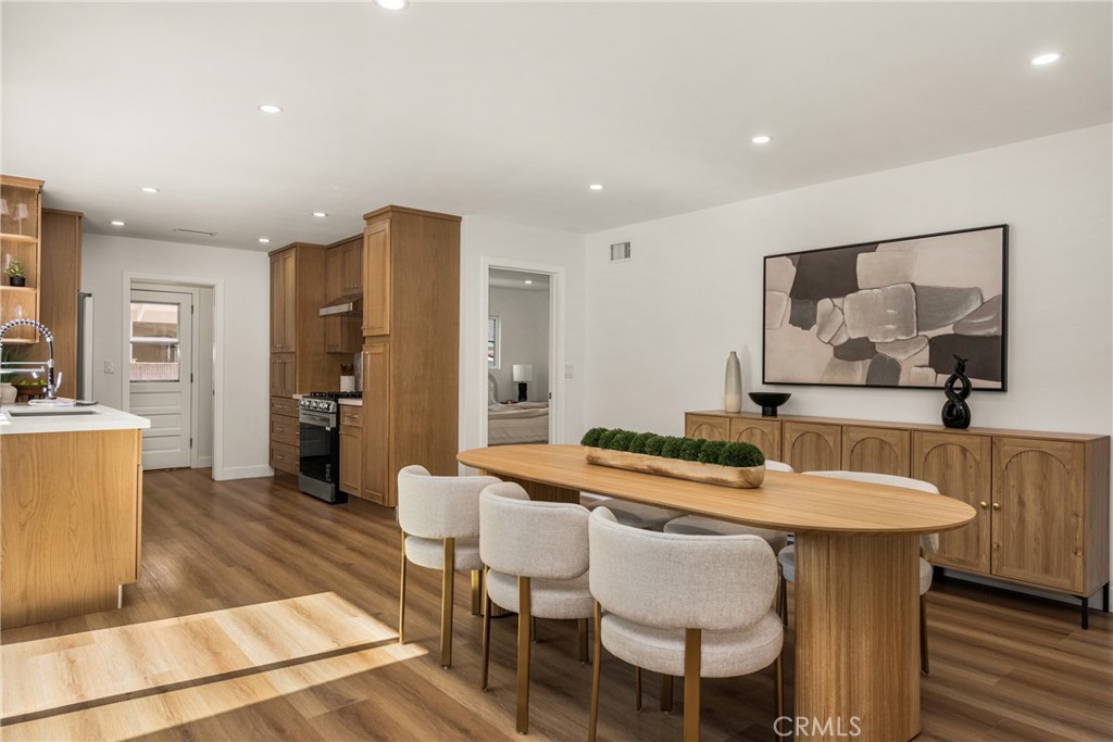 5202 Del Sur Circle