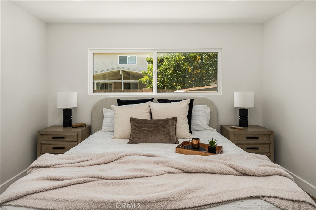 5202 Del Sur Circle
