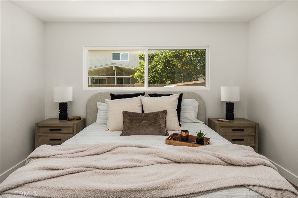 5202 Del Sur Circle