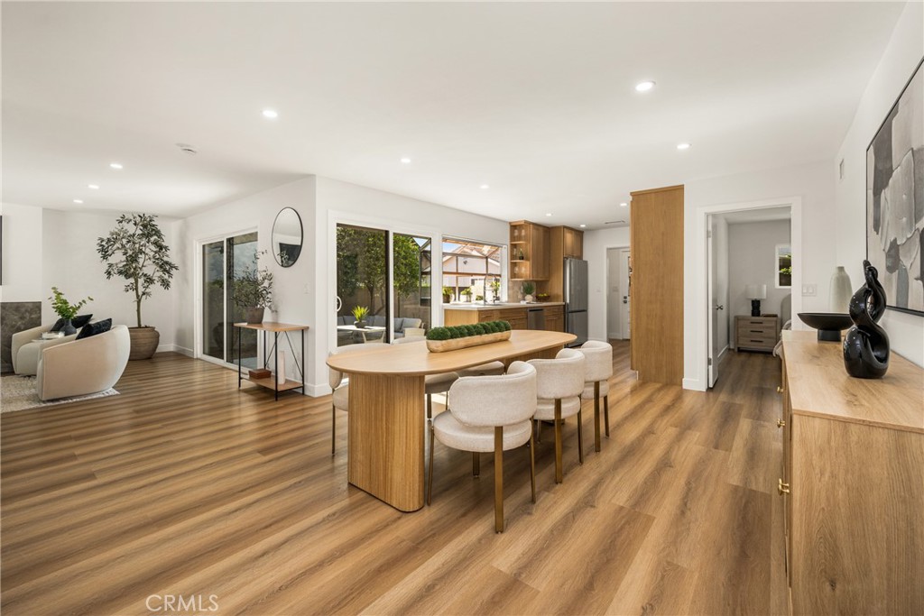 5202 Del Sur Circle