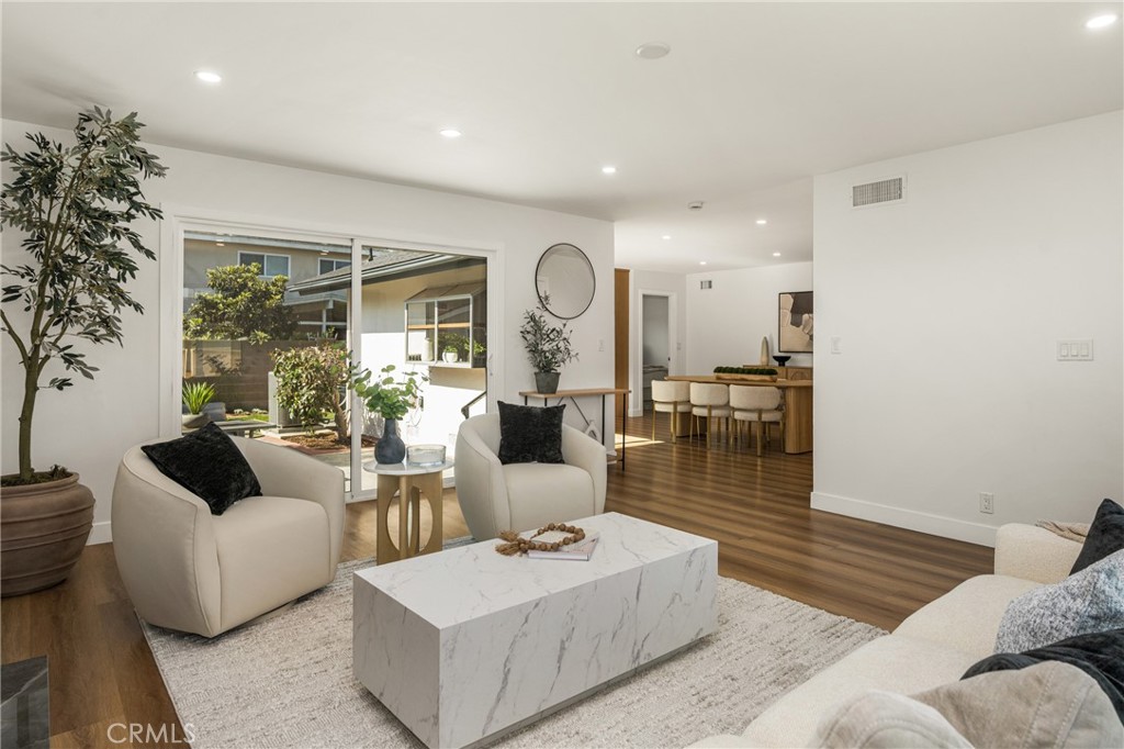 5202 Del Sur Circle