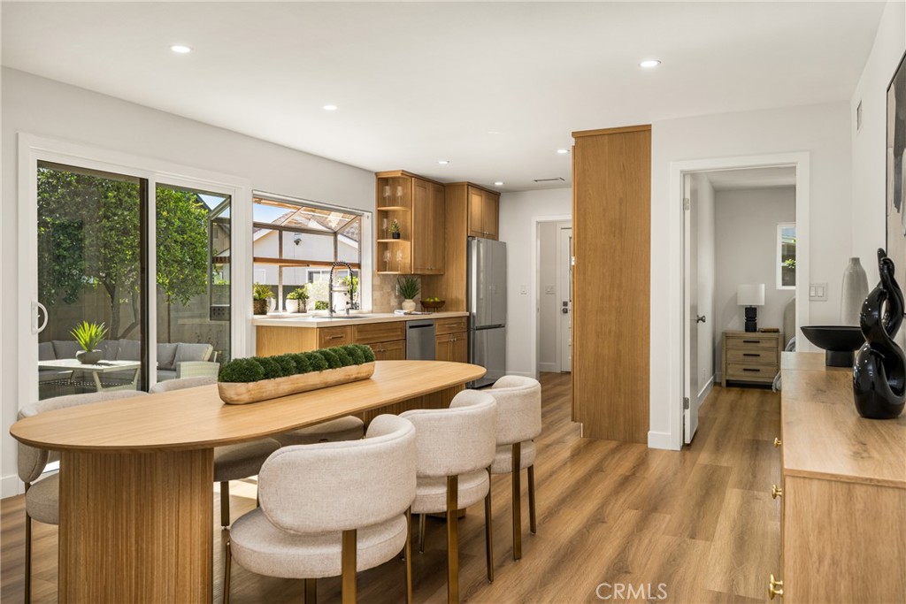 5202 Del Sur Circle