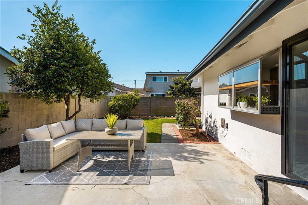 5202 Del Sur Circle