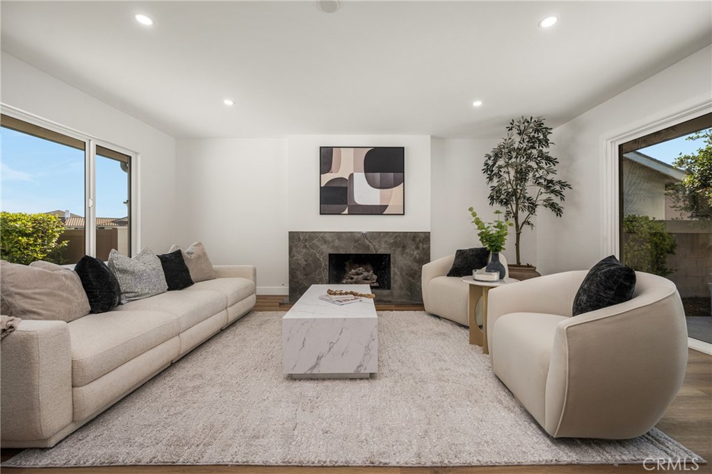 5202 Del Sur Circle