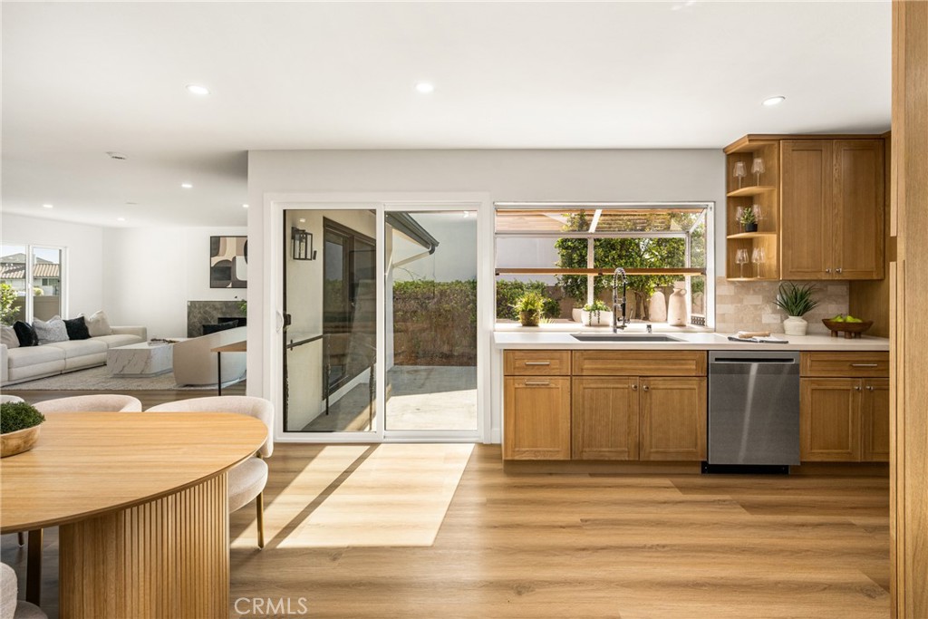5202 Del Sur Circle