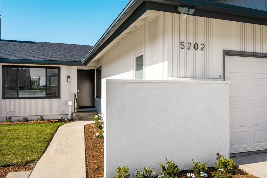 5202 Del Sur Circle